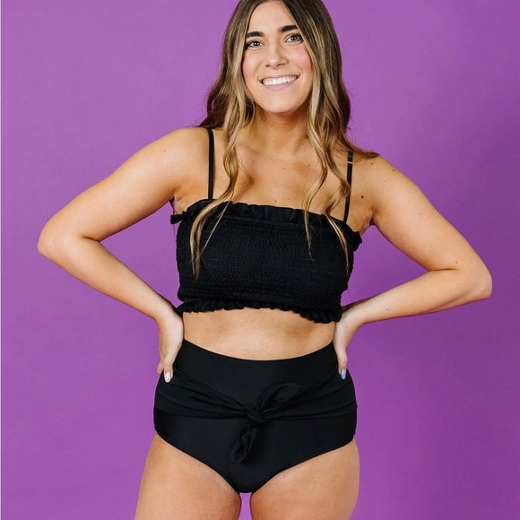 Kortni Jeane swimsuit - Picture 5 of 7